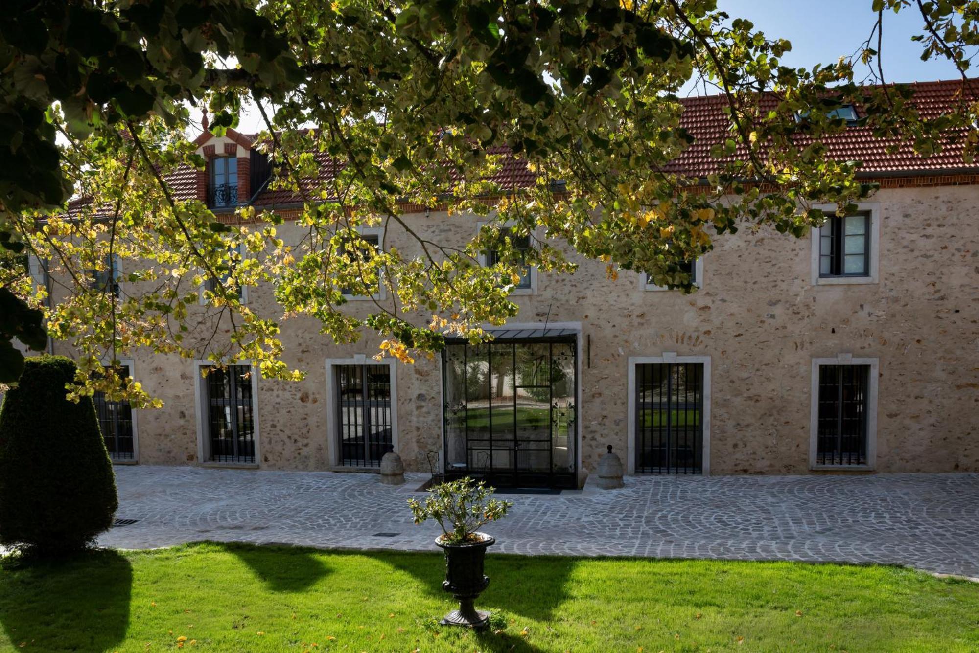 Le Clocher De La Duchesse Bonnelles Exterior photo